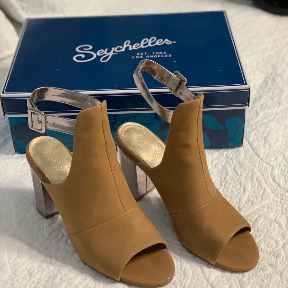 Seychelles Tan and Pewter Leather booties